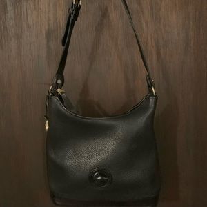 Woman shoulder Purse Black color. Good condition